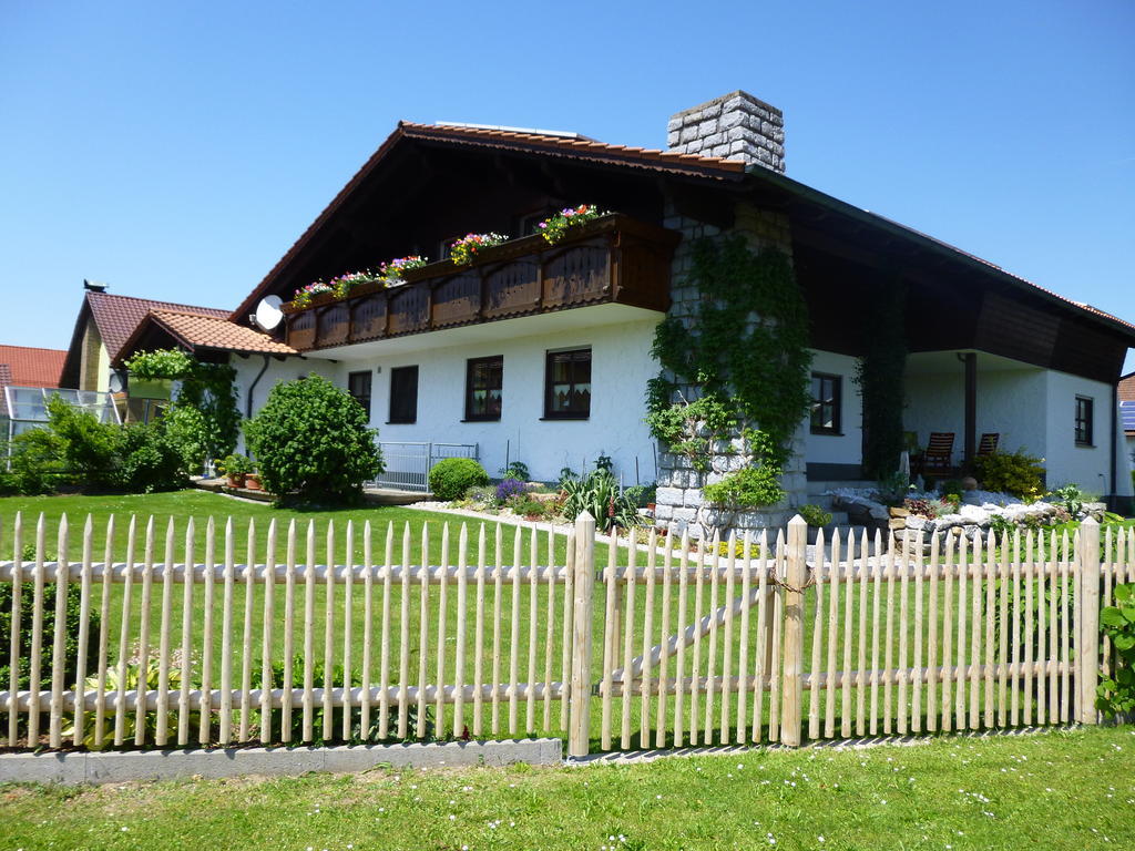 Gastehaus Fischer Hotel Eschlkam Exterior foto